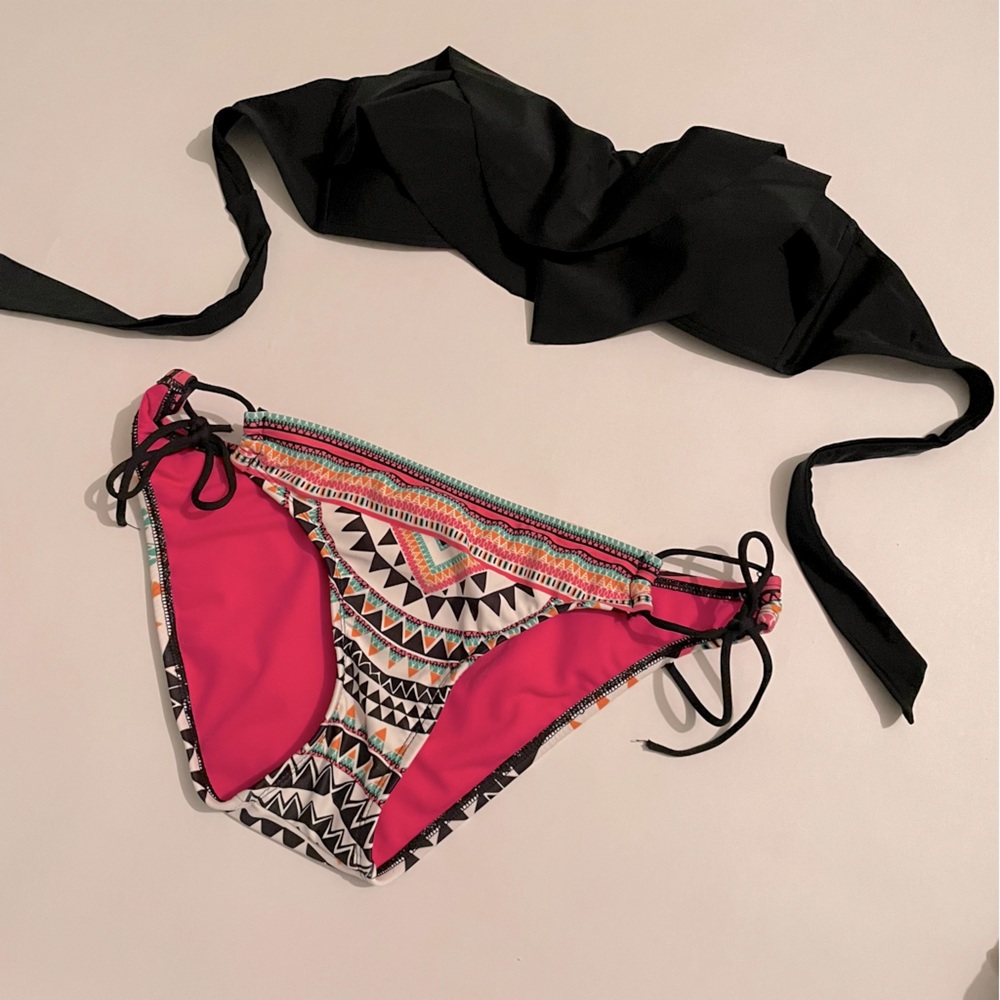Bikini top and 2 bikini bottoms